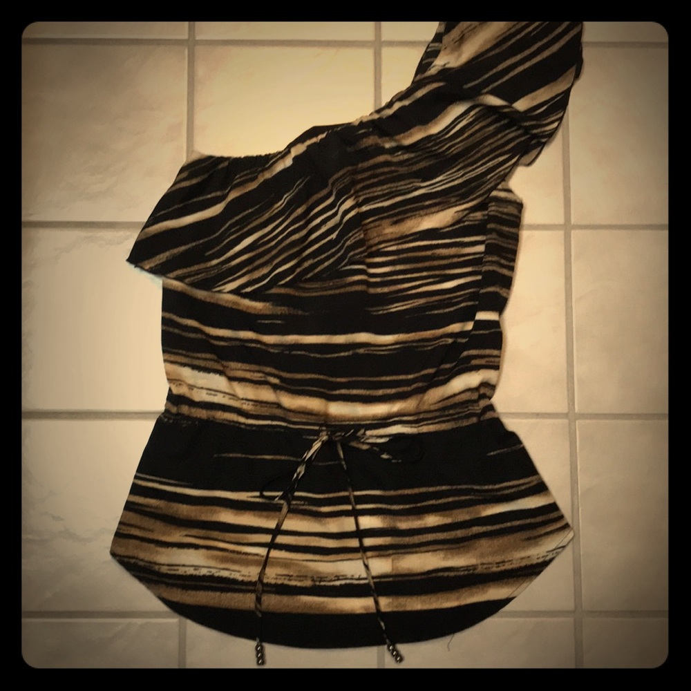 One shoulder super cute top